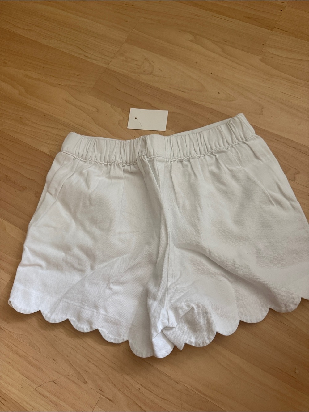 Kids White Scallop-Hem Elastic Waist Shorts